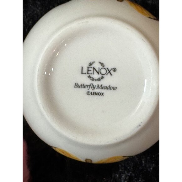 Lenox Butterfly Ceramic Mugs With Pink & White Finish - Picture 8 of 10